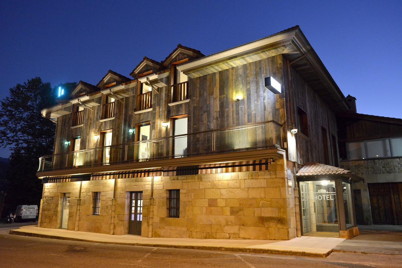 Hotel La Alfonsina Santibanez de Villacarriedo Buitenkant foto